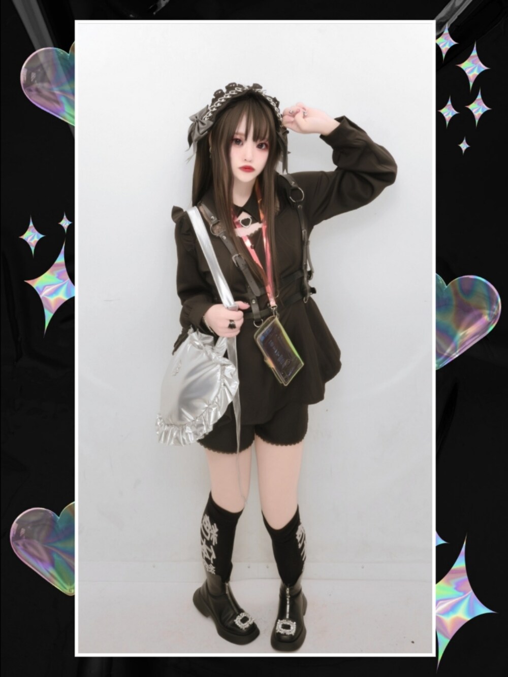「秋っぽコーデ更新中、地雷系ファッション、参戦服、ライヴ参戦、ゴスパンク、y2k、ゴシック、黒、シルバー、メタリック」｜「DearMyLoveのアイテム（ワンピース、ブラック系）」を使った、ねむりさん（レディース・155cm）の秋コーディネートの1枚目の写真