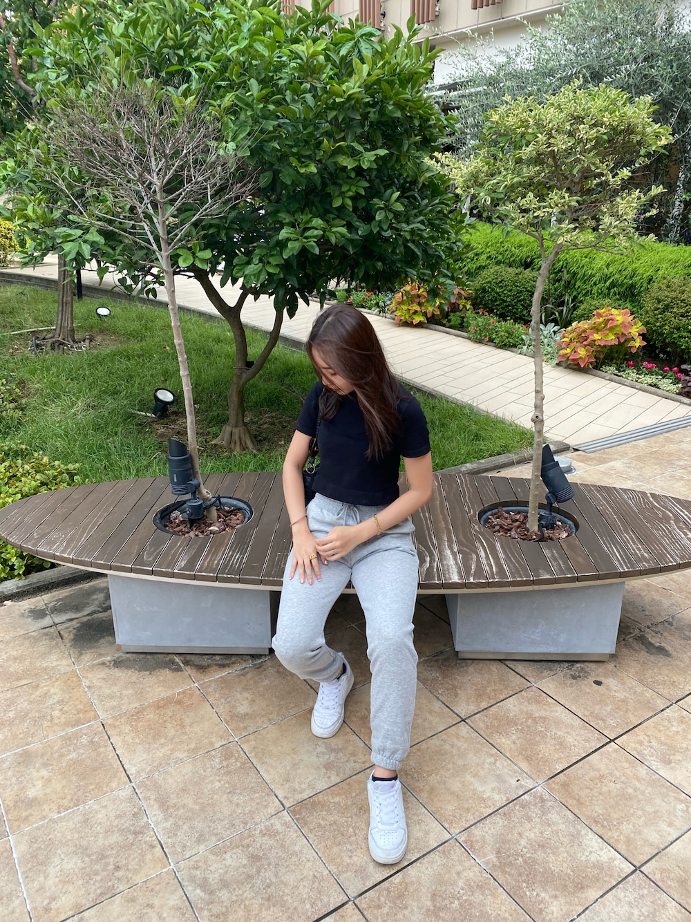 「summer、Dior、cd、christian dior、H&M、NIKE、NIKE AIR MAX、ootd、daily look、おしゃれさんと繋がりたい、おしゃれ、海外コーデ、海外系ファッション、海外、外国人風」｜「H&Mのアイテム（Tシャツ/カットソー、ブラック系）」を使った、noahさん（レディース・153cm）の冬コーディネートの1枚目の写真