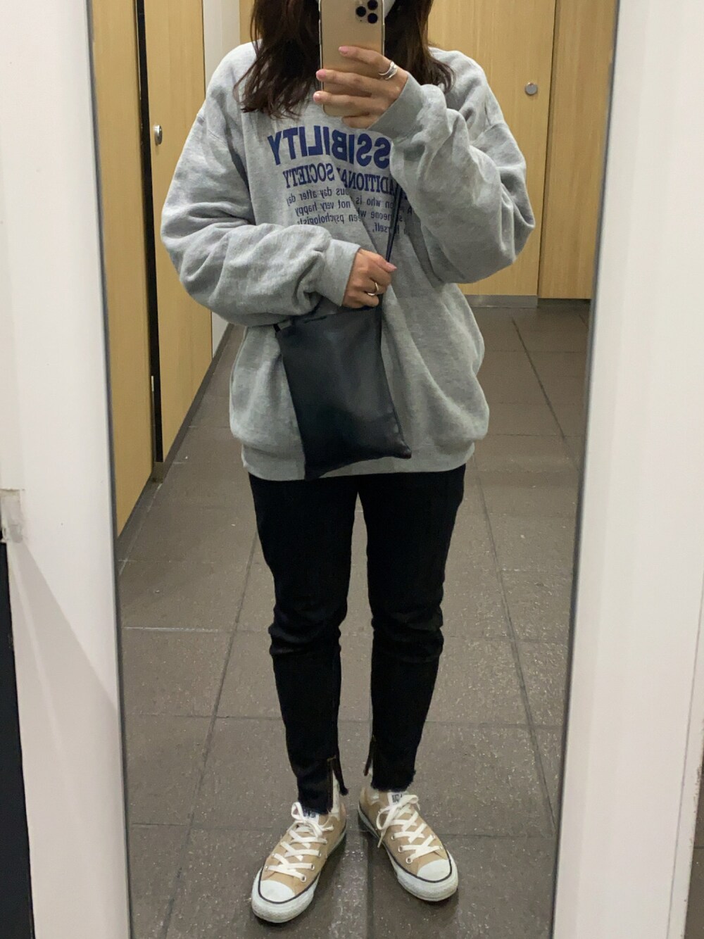 「converse、ciaopanic、ootd、daily look、autumn、autumn look、winter、古着、古着コーデ、古着好きな人と繋がりたい、おしゃれさんと繋がりたい、秋コーデ、冬コーデ、プチプラ、プチプラコーデ」｜「CIAOPANICのアイテム（デニムパンツ、ブルー系）」を使った、noahさん（レディース・153cm）の冬コーディネートの1枚目の写真