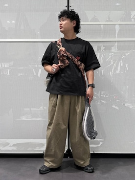「LAKOLE（ラコレ）のバルーンチノパンツ / 638217（チノパンツ、ベージュ系）」を使った、Mikiyaさん（メンズ・168cm）の春コーディネート