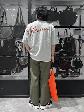 「LAKOLE（ラコレ）のメッシュマーケットバッグ / 284114（トートバッグ、オレンジ系）」を使った、Mikiyaさん（メンズ・168cm）の春コーディネート