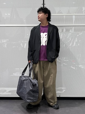 「LAKOLE（ラコレ）のキャリーオンボストンバッグ / 137067（ボストンバッグ、グレー系）」を使った、Mikiyaさん（メンズ・168cm）の春コーディネート