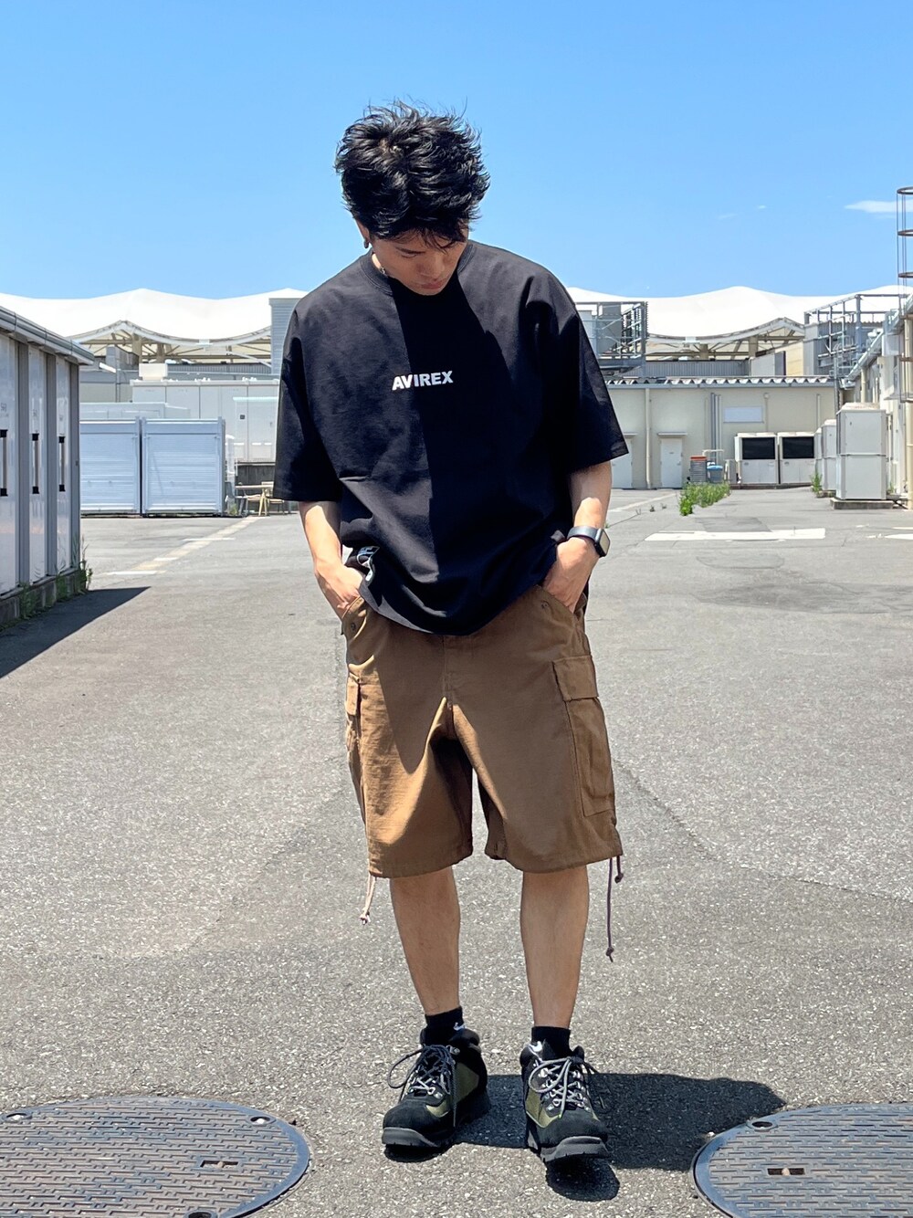 「AVIREX、大人カジュアル、アビレックス、シンプルコーデ、夏コーデ、アヴィレックス(AVIREX)、アヴィレックス、AVIREX DEPOT、アビレックス(AVIREX)、アビレックスデポ」｜「AVIREXのアイテム（Tシャツ/カットソー、ブラック系）」を使った、wasabiさん（メンズ・168cm）の夏コーディネートの1枚目の写真