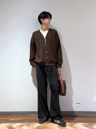 「RAGEBLUE(レイジブルー)のEYELET BELT TR STRAIGHT WIDE SLACKS / アイレットベルト付き/TRワイドスラックス(スラックス)」を使った、りょーやさん(メンズ・180cm)の秋コーディネート