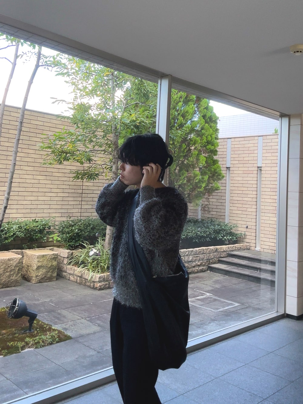 「最近のいい感じコーデ、オトナカジュアル、メンズファッション、スラックス、おでかけコーデ、低身長、おしゃれさんと繋がりたい、リラックススタイル、服好きな人と繋がりたい、ボアジャケット、ブラックコーデ」｜「AURALEEのアイテム（スラックス、ブラック系）」を使った、らてさん（メンズ・165cm）の秋コーディネートの1枚目の写真