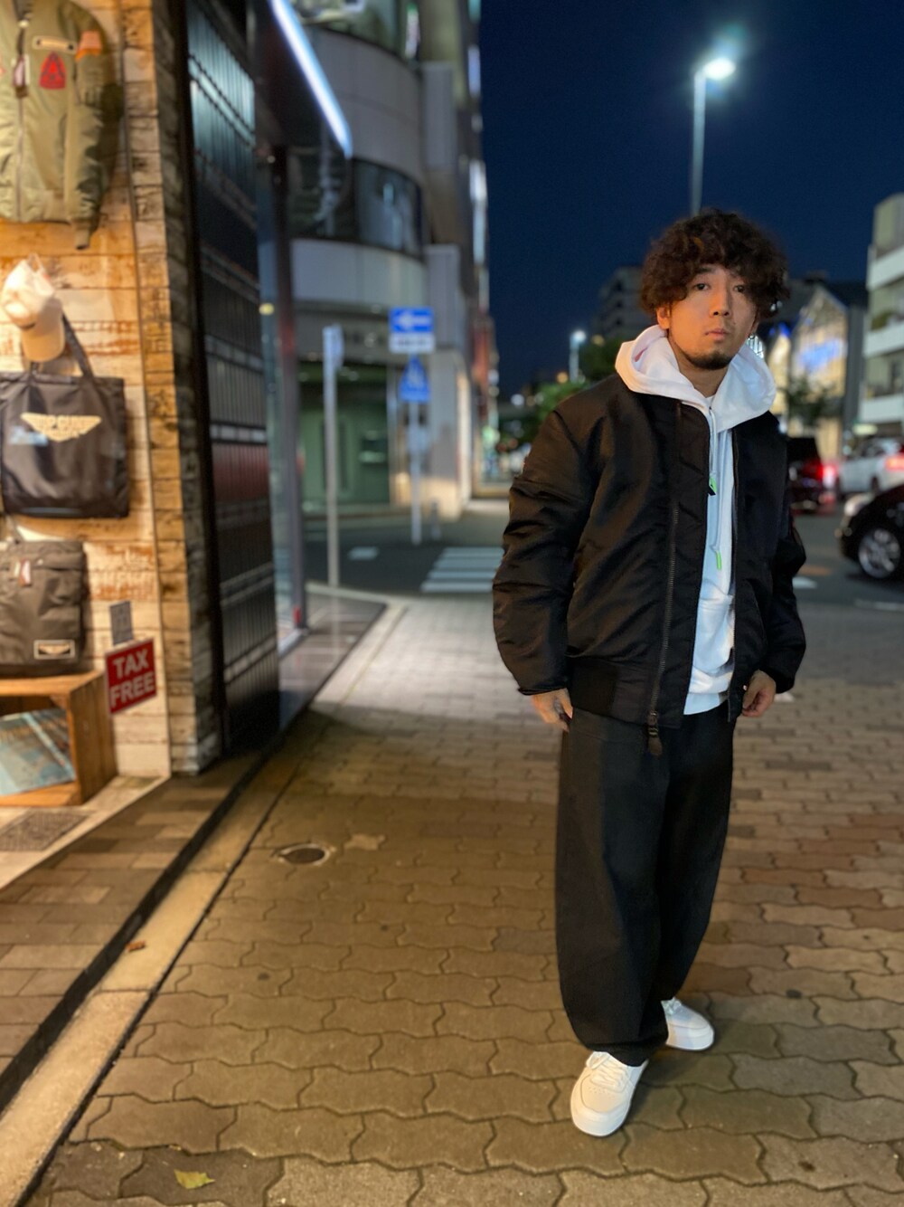 「ブラック、MA-1、パーカー、ブラックコーデ、MA1、AVIREX、ヴィンテージ、ootd、エムエーワン、avirex名古屋」｜「AVIREXのMA-1 BLACK / ブラック / AVIREX / アヴィレックス（MA-1、ブラック系）」を使った、Hinata  Itoさん（メンズ・155cm）の秋コーディネートの1枚目の写真