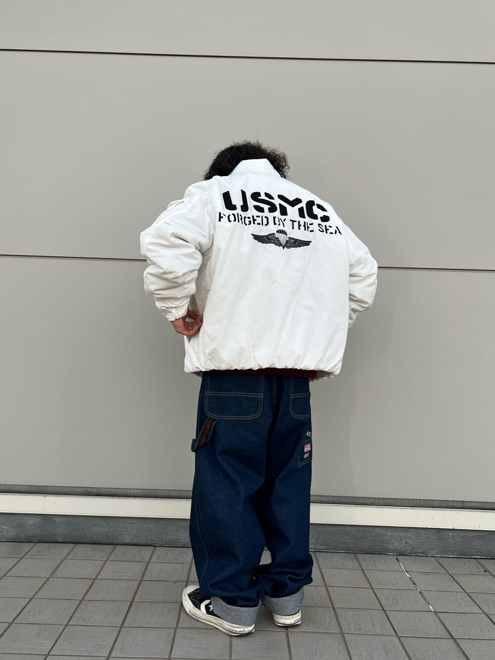 「アウター、ミリタリー、AVIREX、冬コーデ、おすすめ、冬、新作、ootd、USMC、AVIREXららぽーと名古屋」｜「AVIREXのUSMC UTILITY PADDING JACKET / USMC ユーティリティー パディング ジャケット /（ブルゾン、ホワイト系）」を使った、Hinata  Itoさん（メンズ・155cm）の秋コーディネートの1枚目の写真