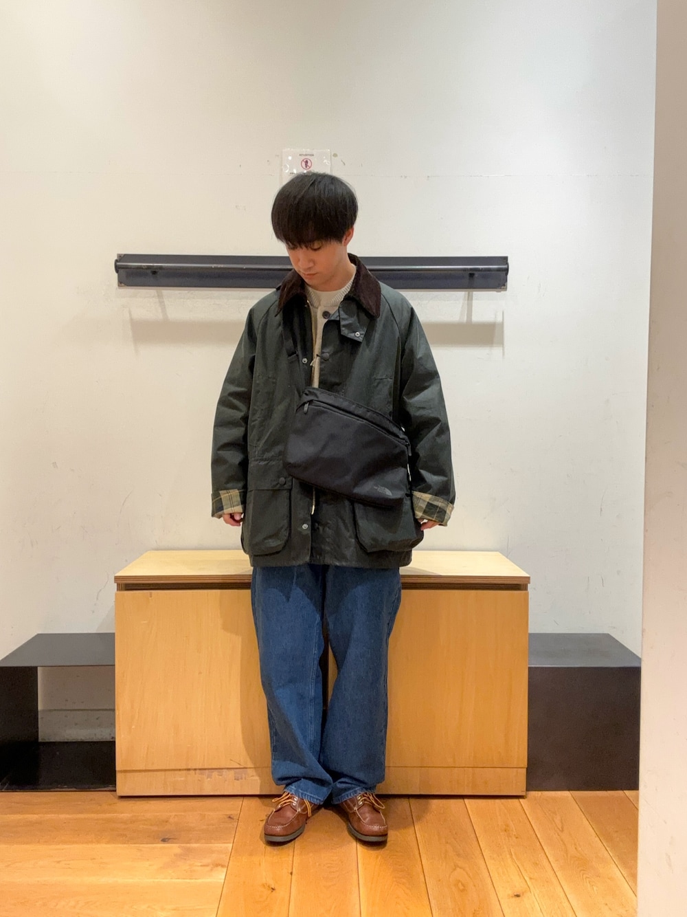 「秋コーデ、秋のコーデ、秋冬コーデ、秋服準備はじめました、冬コーデ、冬アウター、冬アウター着回しチャレンジ、アウター、アウターコーデ、デニム、ニット、barbour、snow peak」｜「URBAN RESEARCH DOORSの『XLサイズ/WEB限定』ハミルトンウールガーターカーディガン（カーディガン/ボレロ、ベージュ系）」を使った、りくとさん（メンズ・170cm）の秋コーディネートの1枚目の写真