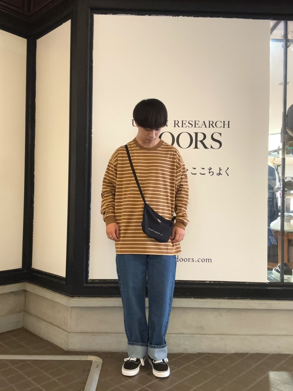 「先取り秋カラーコーデ、先取り秋コーデ、先取りコーデ、盛夏から晩夏へスイッチコーデ、ボーダー、ロンT、デニム、新作」｜「Levi'sのLevi’s　565 97 LOOSE STRAIGHT（デニムパンツ、ブルー系）」を使った、りくとさん（メンズ・170cm）の夏コーディネートの1枚目の写真