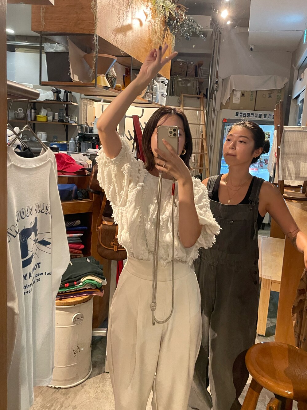 「ワントーンコーデ、ホワイトコーデ、ホワイトパンツ、白トップス」｜「CAPRICIEUX LE'MAGEのフリンジブラウス（シャツ/ブラウス、ホワイト系）」を使った、kuriさん（レディース・162cm）の秋コーディネートの1枚目の写真