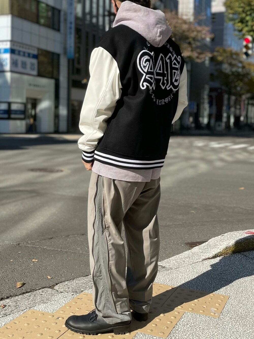 「スタジャン、パーカー、スラックス、ワイドパンツ、ストリートMIX、ストリートコーデ、B2nd、秋冬コーデ、ビーセカンド、A4A」｜「LUSORのLUSOR（ルーソル）WOOL ZIP SLACKS（その他パンツ、グレー系）」を使った、yuto。さん（メンズ・169cm）の秋コーディネートの1枚目の写真