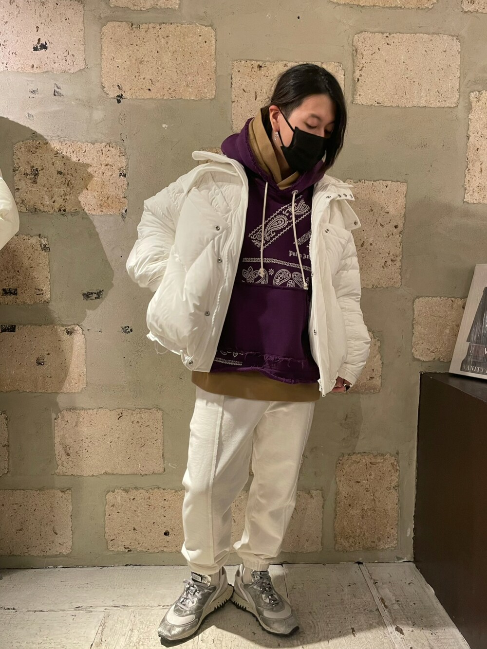 「B2nd、ビーセカンド、PALM ANGELS、パーカー、パープル、ホワイト、ストリート、ビッグシルエット、ストリートMIX、スニーカー」｜「LUSORのLUSOR/ルーソル/SEAM SWEAT PANTS/シームスウェットパンツ（スウェットパンツ、ホワイト系）」を使った、yuto。さん（メンズ・169cm）の秋コーディネートの1枚目の写真