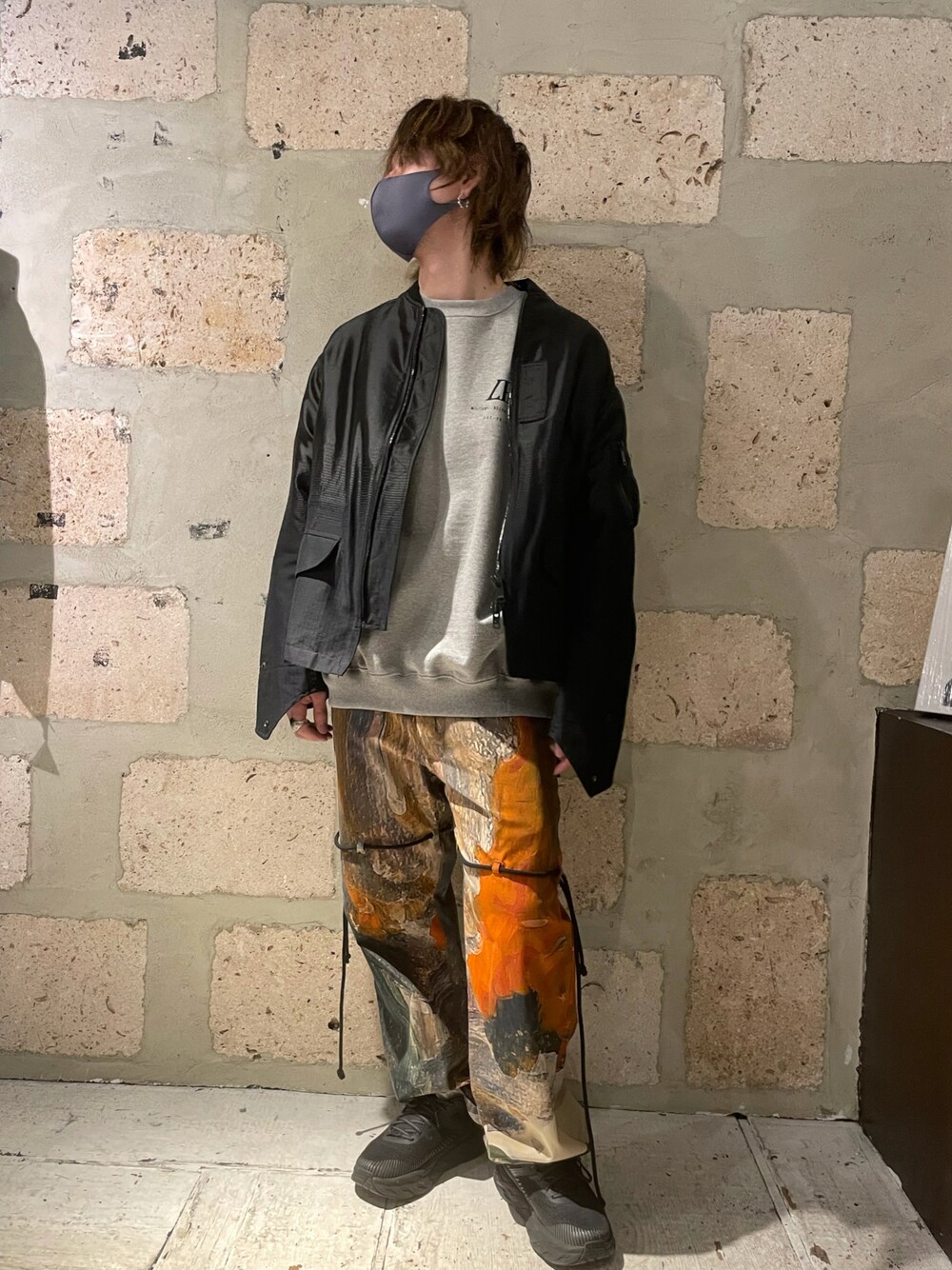「B2nd、ビーセカンド、TaaKk、スウェット、ブルゾン、モード、ストリート、Laid back、スニーカー、秋冬コーデ」｜「B'2ndのLAid Back(レイドバック)LUXUARY HEAVY CREWNECK（スウェット、グレー系）」を使った、yuto。さん（メンズ・169cm）の冬コーディネートの1枚目の写真