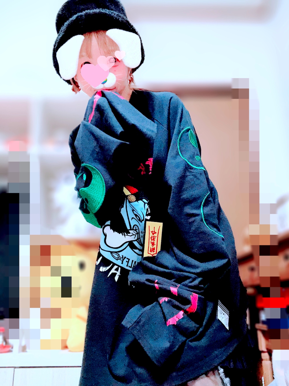 「ガルフィー」｜「GALFYのアイテム（Tシャツ/カットソー、ブラック系）」を使った、ピョン吉さん（レディース・163cm）の冬コーディネートの1枚目の写真