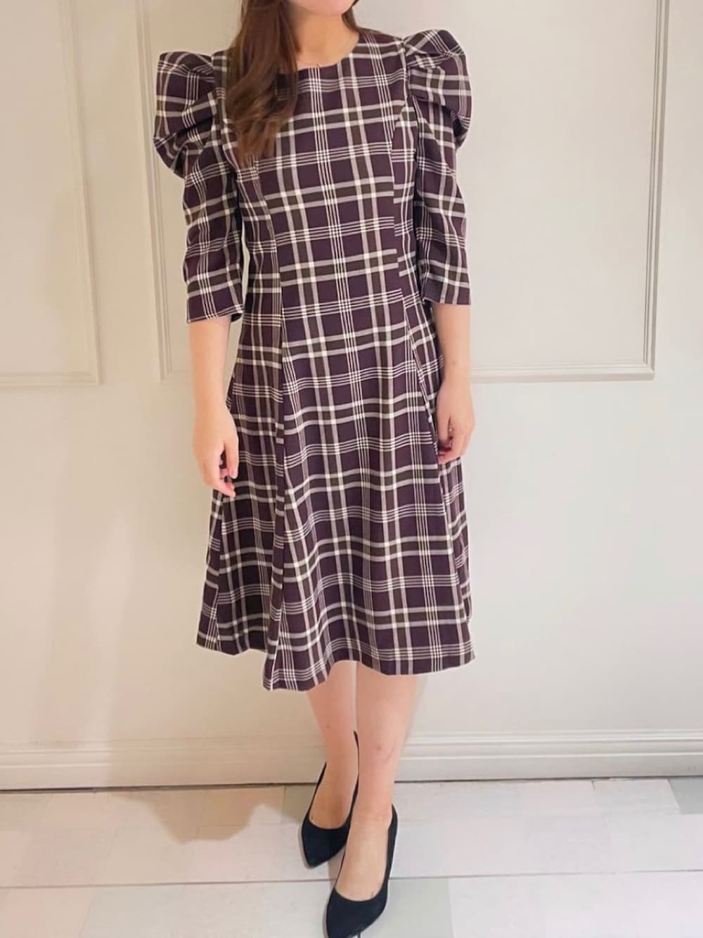 「tocco、toccocloset、プチプラ、プチプラコーデ、秋コーデ、おでかけ、カジュアルコーデ、デート、ワンピース、チェックワンピース、ガーリー」｜「tocco closetのチェック柄パワーショルダーワンピース（ワンピース、レッド系）」を使った、toccocloset_STAFFさん（レディース・160cm）の秋コーディネートの1枚目の写真