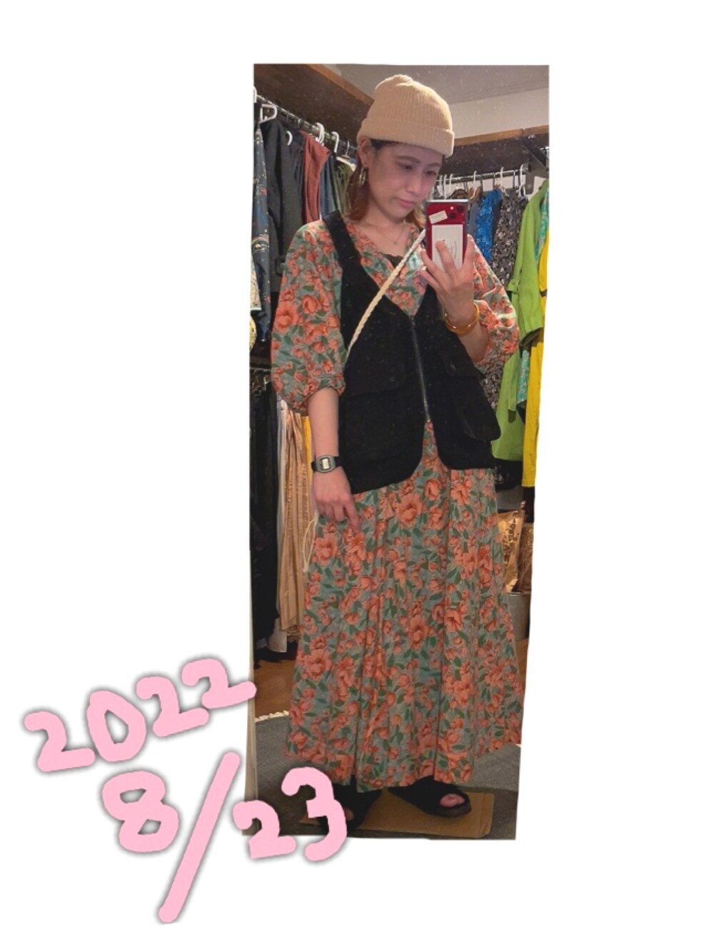 「花柄ワンピース、ベスト×ワンピース、看護師」｜「179/WGのフィッシングベスト（ベスト、ブラック系）」を使った、こがさん（レディース・152cm）の夏コーディネートの1枚目の写真