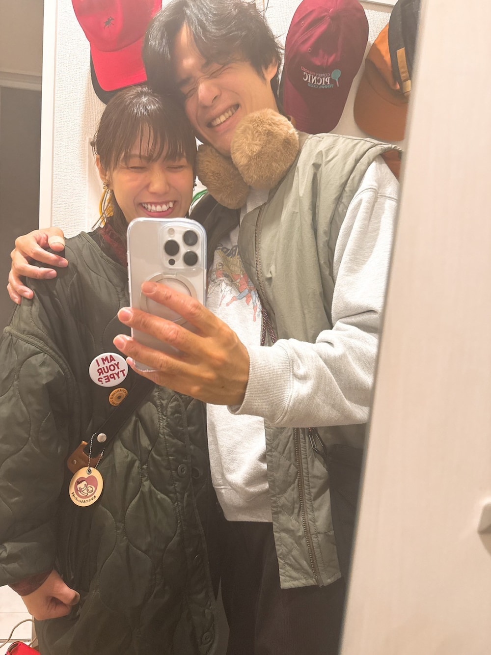 「にんぷ、妊婦コーデ、妊婦でもお洒落楽しみたい、夫婦コーデ」｜「niko and...の【ワーナー・ブラザース】コラボアソートプリントプルオーバー（スウェット、グレー系）」を使った、こがさん（レディース・152cm）の春コーディネートの1枚目の写真