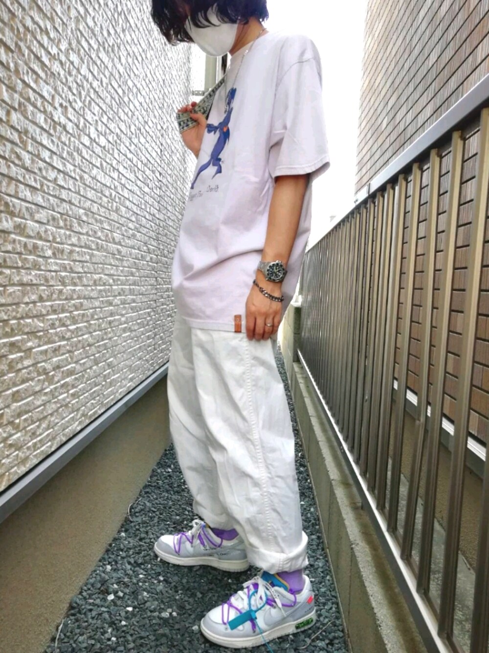 「休日スタイル、スニーカー、オフホワイト×ナイキ、Tシャツ、白パンツ、低身長、ストリート、ファッションの力を信じよう」｜「NIKEのアイテム（スニーカー、ホワイト系）」を使った、Null-Ponさん（メンズ・164cm）の夏コーディネートの1枚目の写真