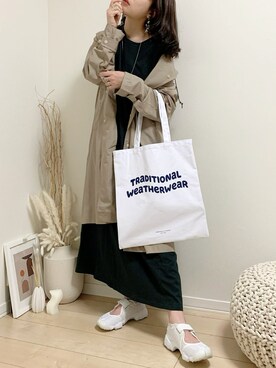 スニーカーを使った 黒ワンピ の人気ファッションコーディネート Wear