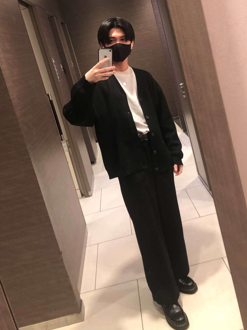 「RUUBONの【RUUBON】rustic heavy weight cardigan / ラスティック ヘビーウエイト カーディガン（カーディガン/ボレロ、ブラック系）」を使った、て。さん（メンズ・170cm）の秋コーディネートの1枚目の写真