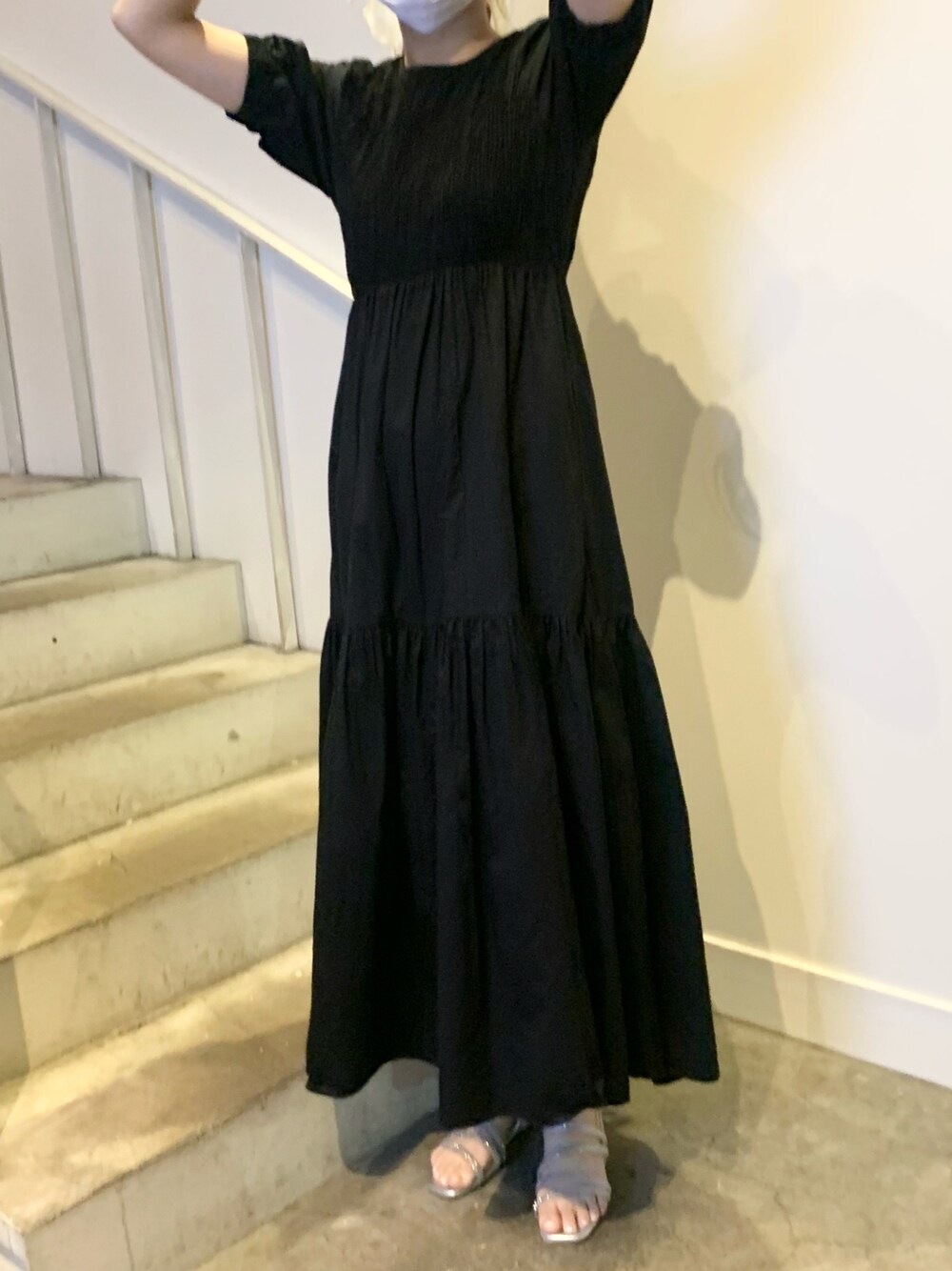「ブラック、ワンピース、ZARA、nice claup」｜「one after another NICE CLAUPのクリアフラットサンダル（サンダル、シルバー系）」を使った、kanon さん（レディース・161cm）の夏コーディネートの1枚目の写真