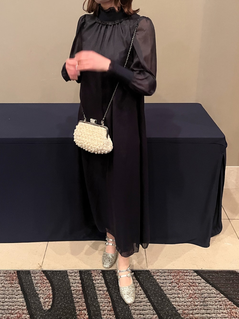 「ドレス、ドレスシューズ、パンプス、ドレスアップ」｜「one after another NICE CLAUPのビジューダブルストラップパンプス（パンプス、シルバー系）」を使った、kanon さん（レディース・161cm）の春コーディネートの1枚目の写真