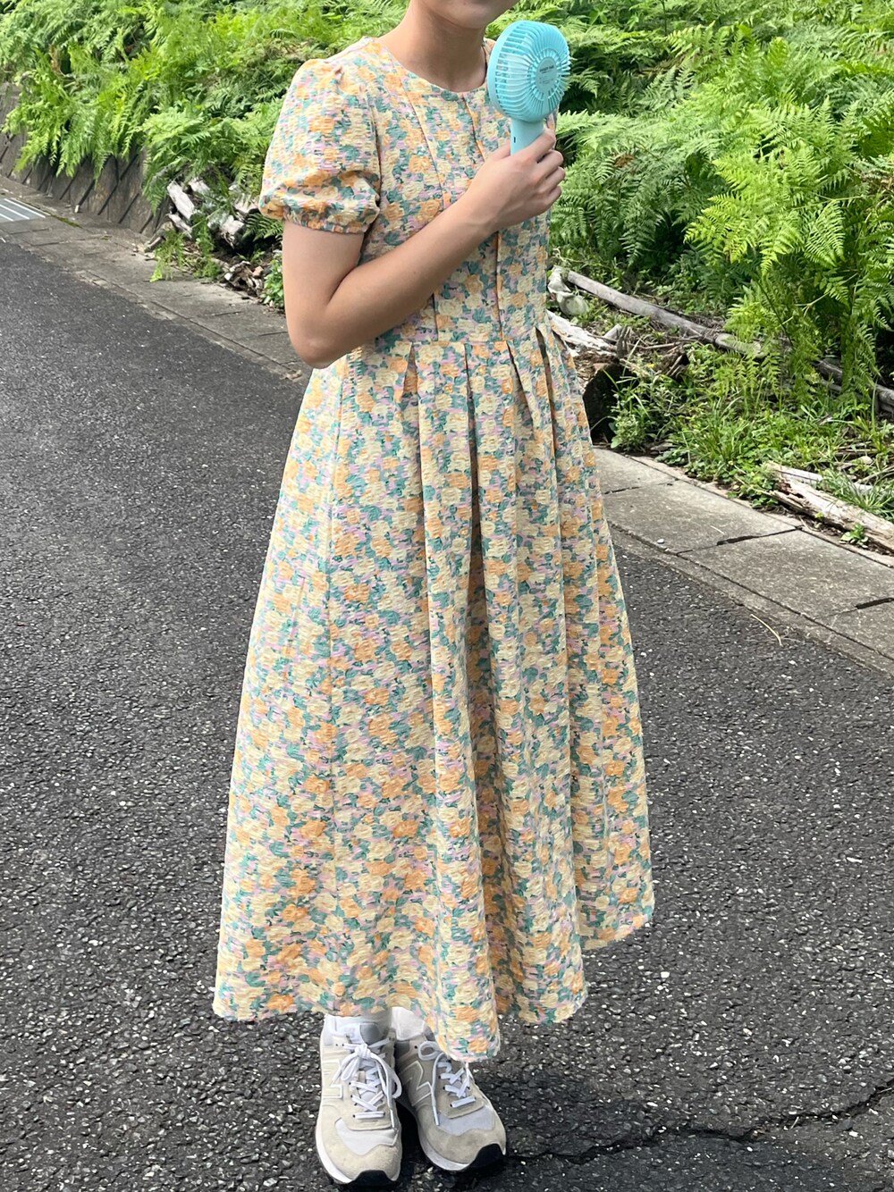 「おでかけコーデ、プチプラ、プチプラコーデ、ワンピース、ワンピース×スニーカー」｜「sheinのアイテム（ワンピース/ドレス、イエロー系）」を使った、kanon さん（レディース・161cm）の夏コーディネートの1枚目の写真