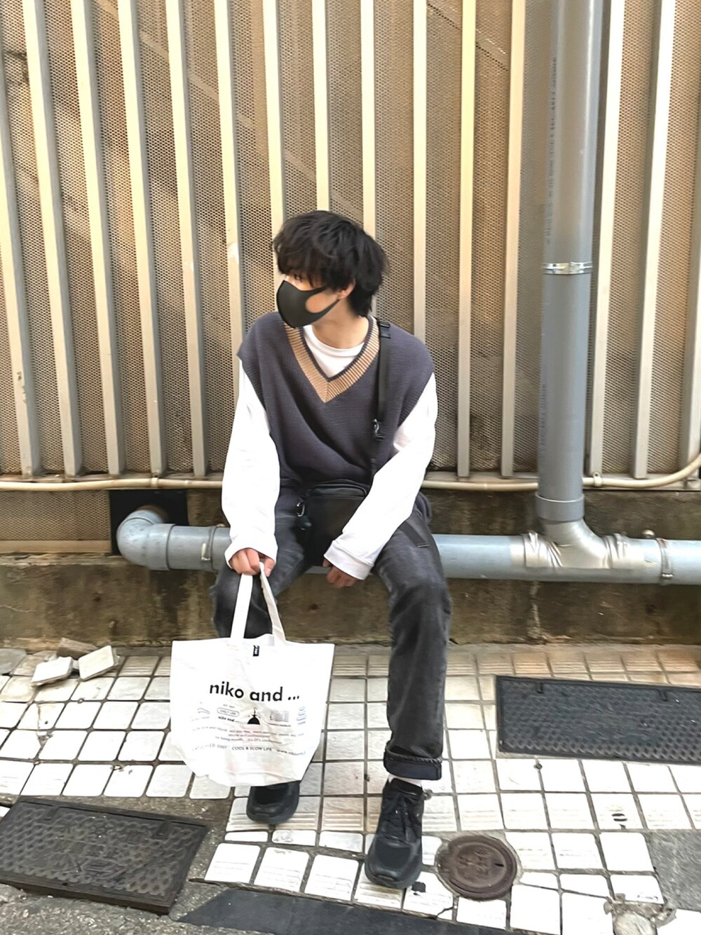 「シンプルスタイル、キレイめ、秋コーデ、ベストコーデ」｜「Levi'sのLevi's◆501 '93年モデル復刻 レギュラーストレートデニム/ブラックユーズド（デニムパンツ、ブラック系）」を使った、enoseさん（メンズ・175cm）の夏コーディネートの1枚目の写真