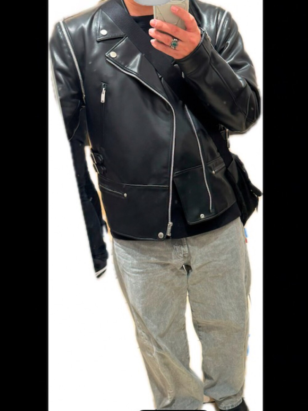 「冬アウター、休日コーデ、デニムパンツ、冬、おしゃれさんと繋がりたい、今日のコーデ、チャンピオン、お正月・初詣コーデ、レザー」｜「GUのアイテム（デニムパンツ、グレー系）」を使った、kさん（メンズ・165cm）の冬コーディネートの1枚目の写真