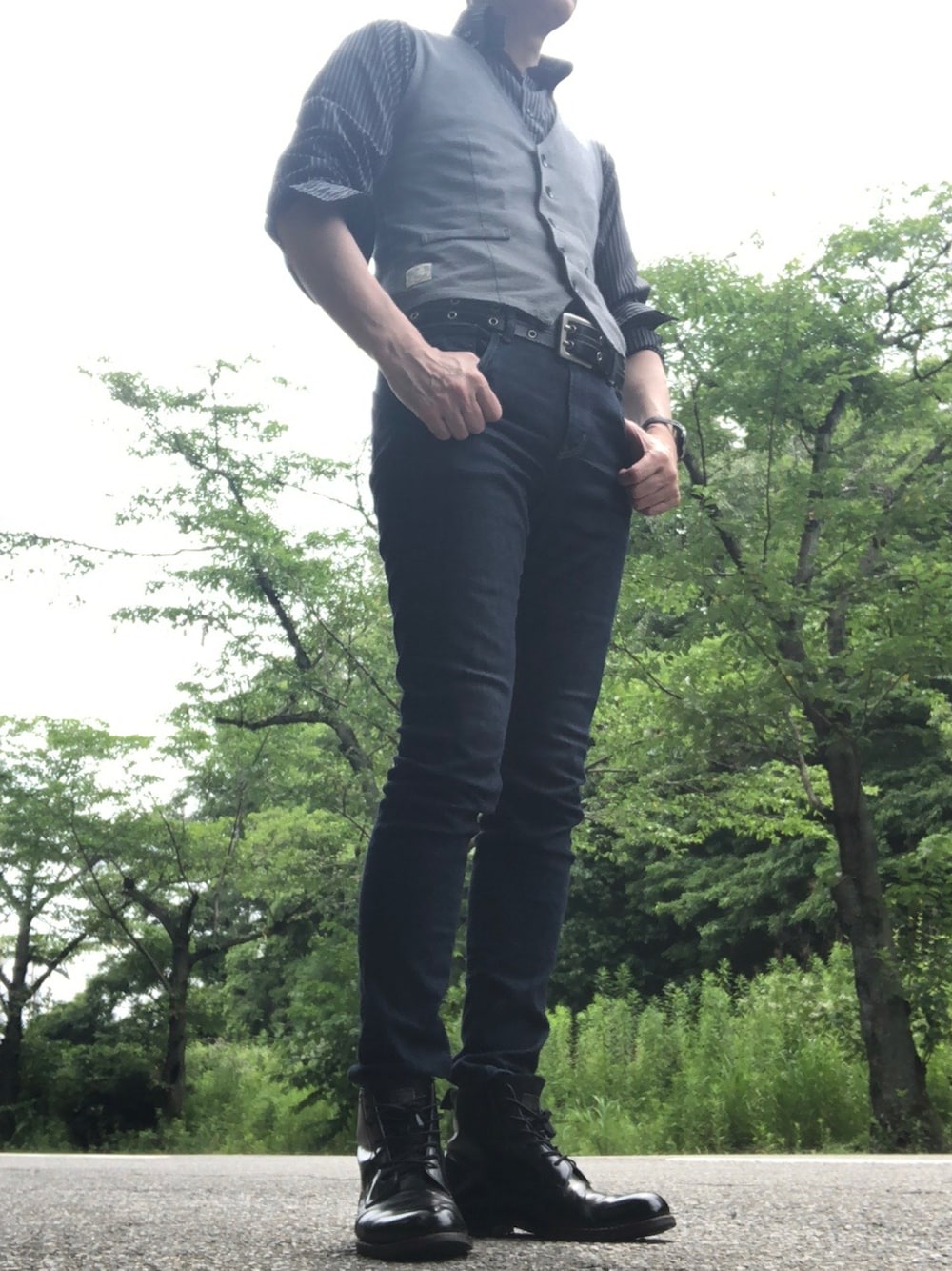 「UNIQLOのウルトラストレッチスキニーフィットジーンズ（デニムパンツ、ブラック系）」を使った、Takaさん（メンズ・183cm）の夏コーディネートの1枚目の写真
