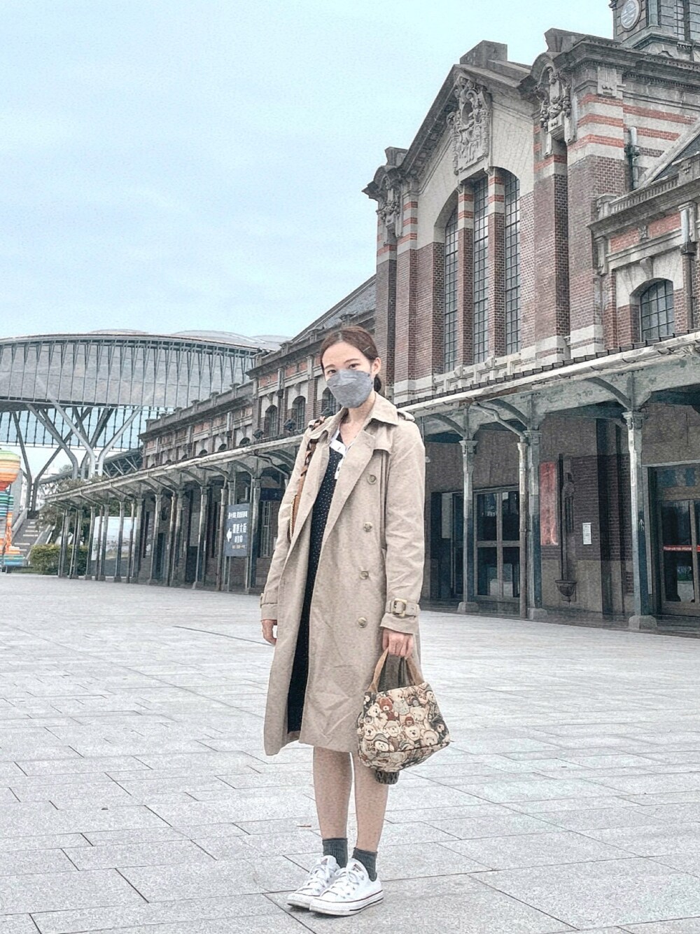 「ootd」｜「gini bearのアイテム（トートバッグ、ブラウン系）」を使った、Doremiさん（レディース・152cm）の春コーディネートの1枚目の写真