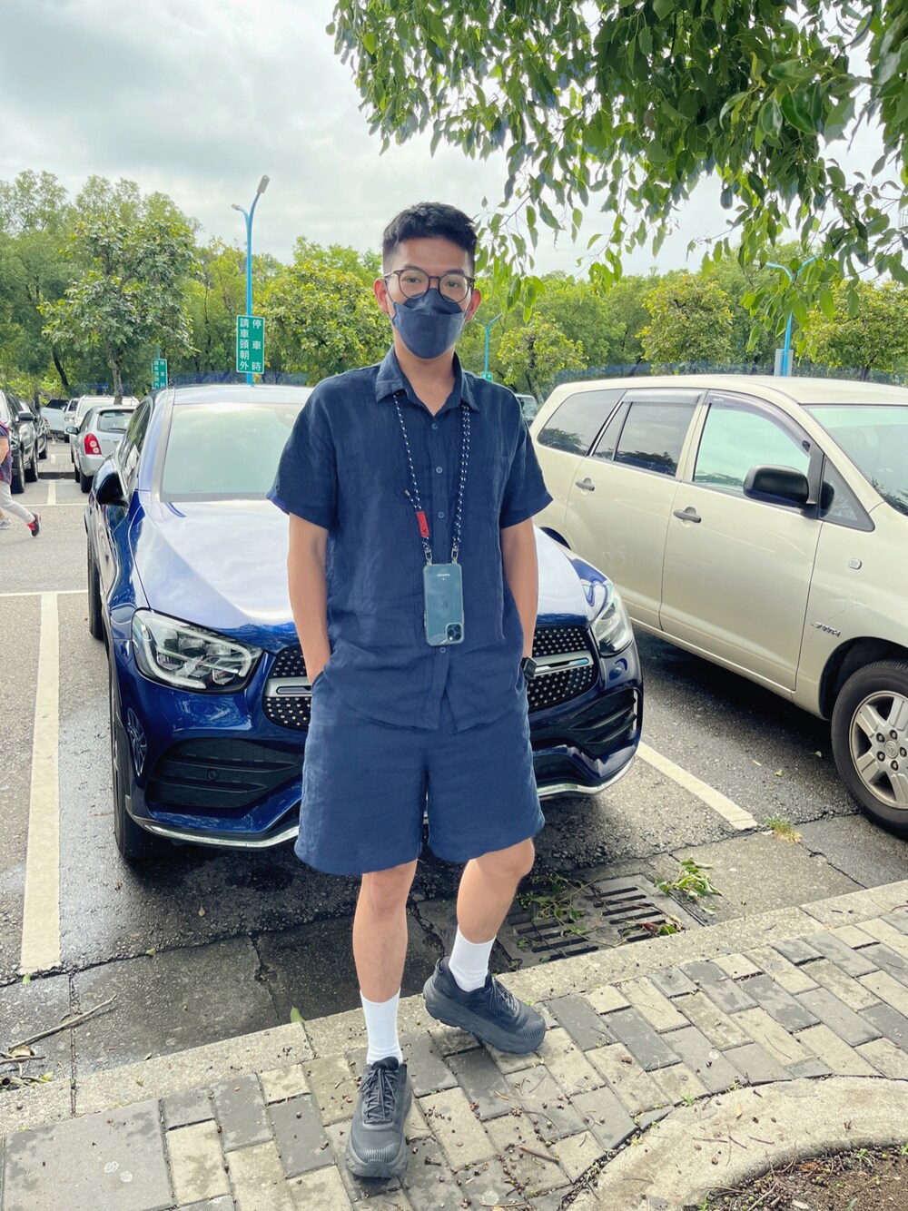 「今日のコーデ、ラフ、ootd、夏」｜「HOKAのアイテム（シューズ、ブラック系）」を使った、陳さん（メンズ・171cm）の秋コーディネートの1枚目の写真