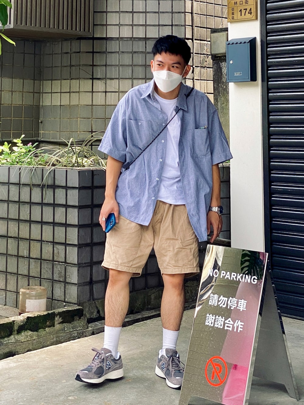 「ootd、夏、街頭穿搭、復古、日系極簡、New Balance、球鞋、国潮、白T、古着MIX、oversize、UNIQLO」｜「NEW BALANCEのアイテム（シューズ、グレー系）」を使った、陳さん（メンズ・171cm）の夏コーディネートの1枚目の写真