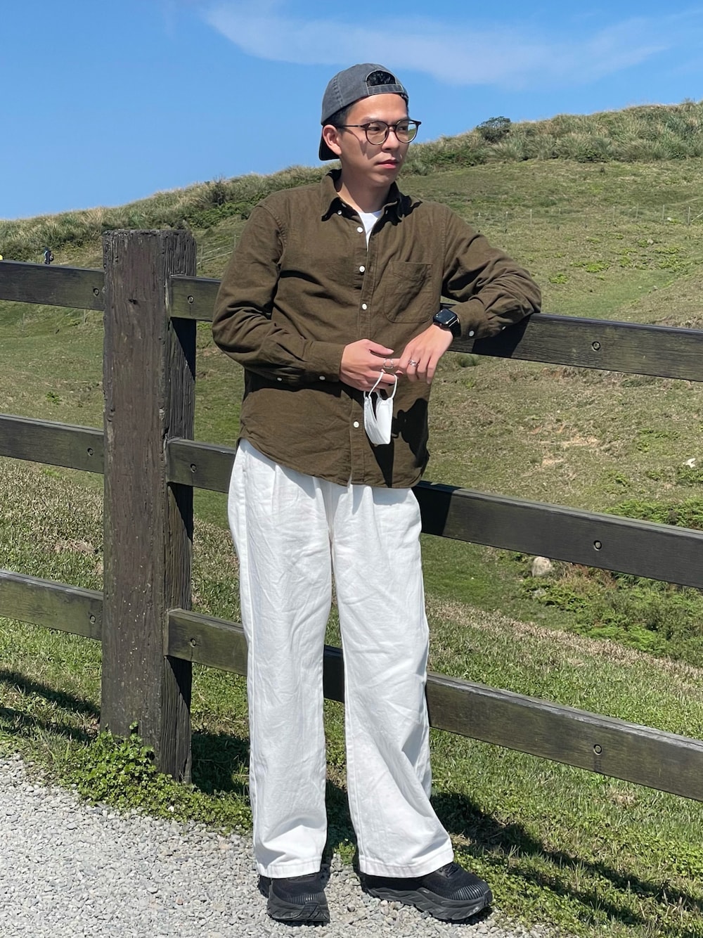 「夏、ootd、国潮、穿搭、New Balance、MUJI、街頭穿搭、古着MIX」｜「HOKAのアイテム（シューズ、ブラック系）」を使った、陳さん（メンズ・171cm）の春コーディネートの1枚目の写真