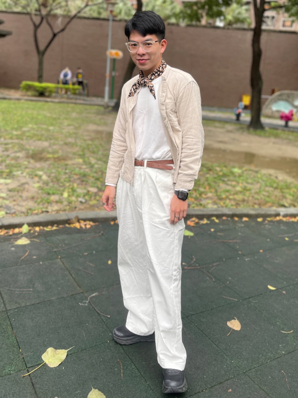 「ootd、古着MIX、outfit、冬コーデ」｜「HOKAのアイテム（シューズ、ブラック系）」を使った、陳さん（メンズ・171cm）の冬コーディネートの1枚目の写真
