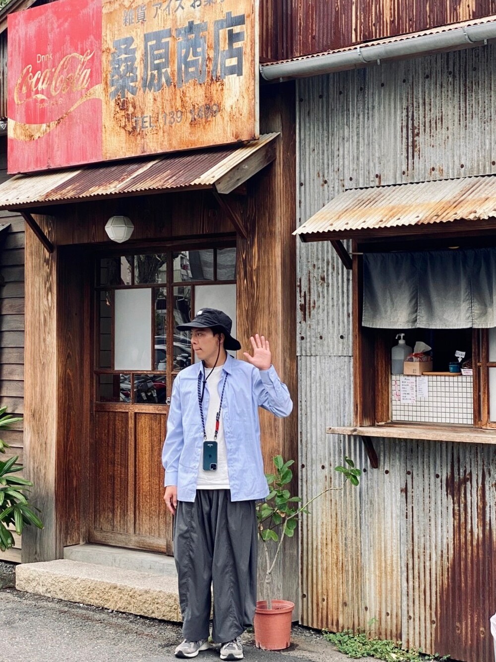 「カジュアル、Taiwan、Tainan、低身長、THE NORTH FACE、New Balance、シンプルコーデ、ootd、ハーフパンツ、カジュアルコーデ、WEGO、outfit、秋コーデ、休日スタイル、シンプル」｜「THE NORTH FACEの＜THE NORTH FACE＞ウォータープルーフ ホライズンハット（ハット、ブラック系）」を使った、陳さん（メンズ・171cm）の秋コーディネートの1枚目の写真