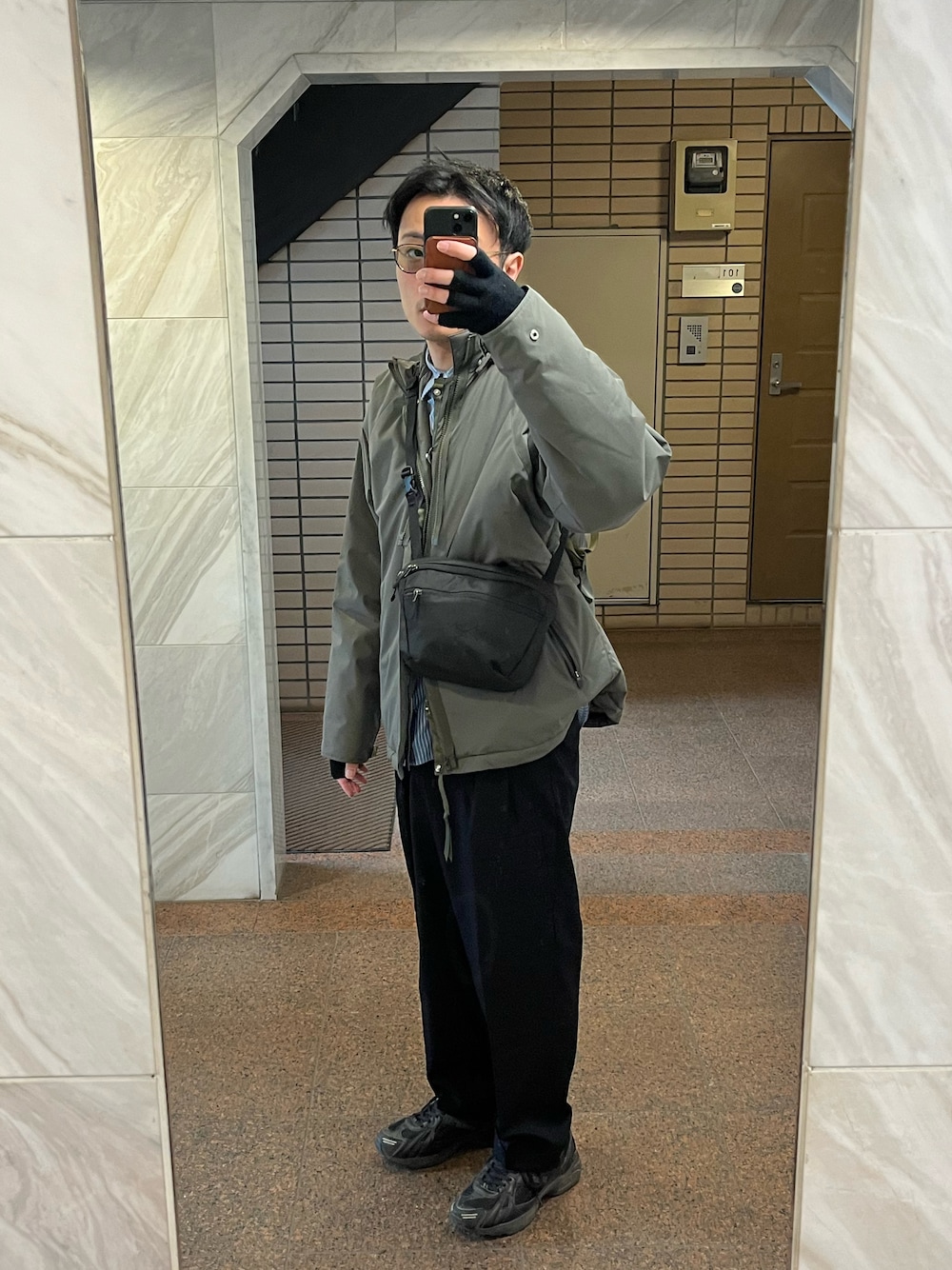 ACRONYMのマウンテンパーカーを使った人気ファッションコーディネート 