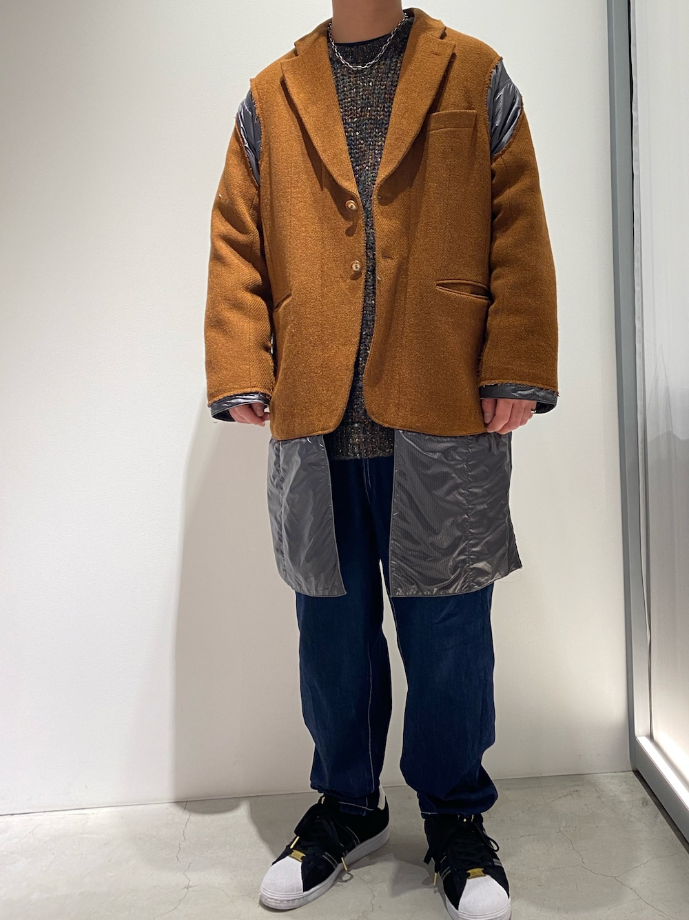 「ニット、ハリスツイード、テーラードジャケット、デニムパンツ、ビックシルエット、LOVELESS、ラグラン、NEEDLES、Rebuild by Needles、LOVELESS AOYAMA」｜「Needlesのアイテム（テーラードジャケット、その他）」を使った、Y.さん（メンズ・172cm）の秋コーディネートの1枚目の写真