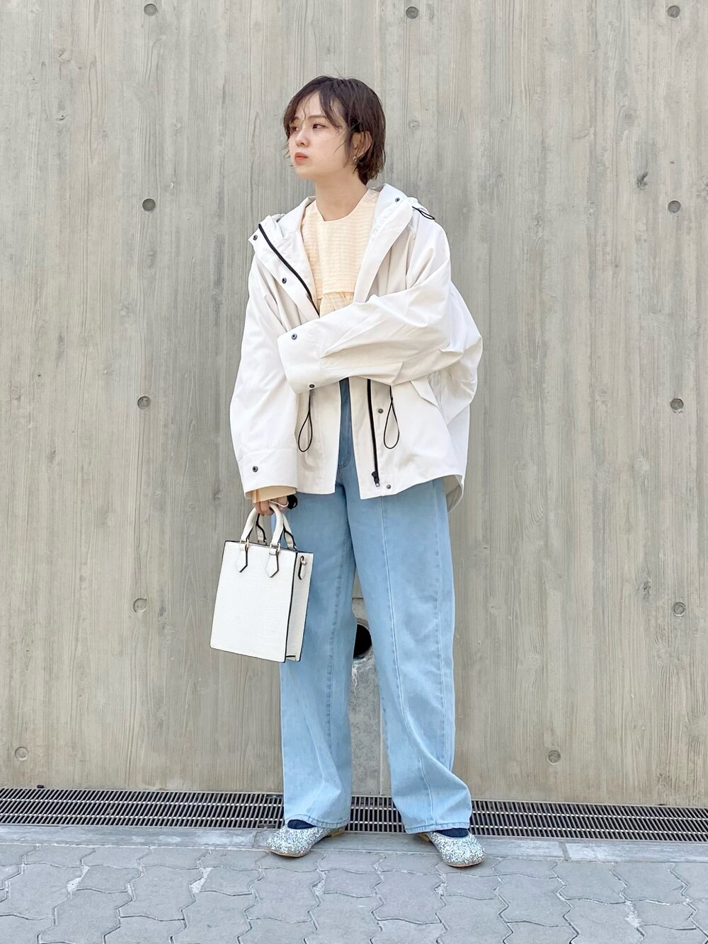 「KBF、kbf_ootd、カジュアルコーデ、春コーデ、マウンテンパーカー、ミニバッグ、タックイン、パンプス、デニム、ゆるコーデ、低身長、今日のコーデ」｜「KBFのリメイクフリンジストレートデニム（デニムパンツ、ブルー系）」を使った、serikaさん（レディース・153cm）の春コーディネートの1枚目の写真