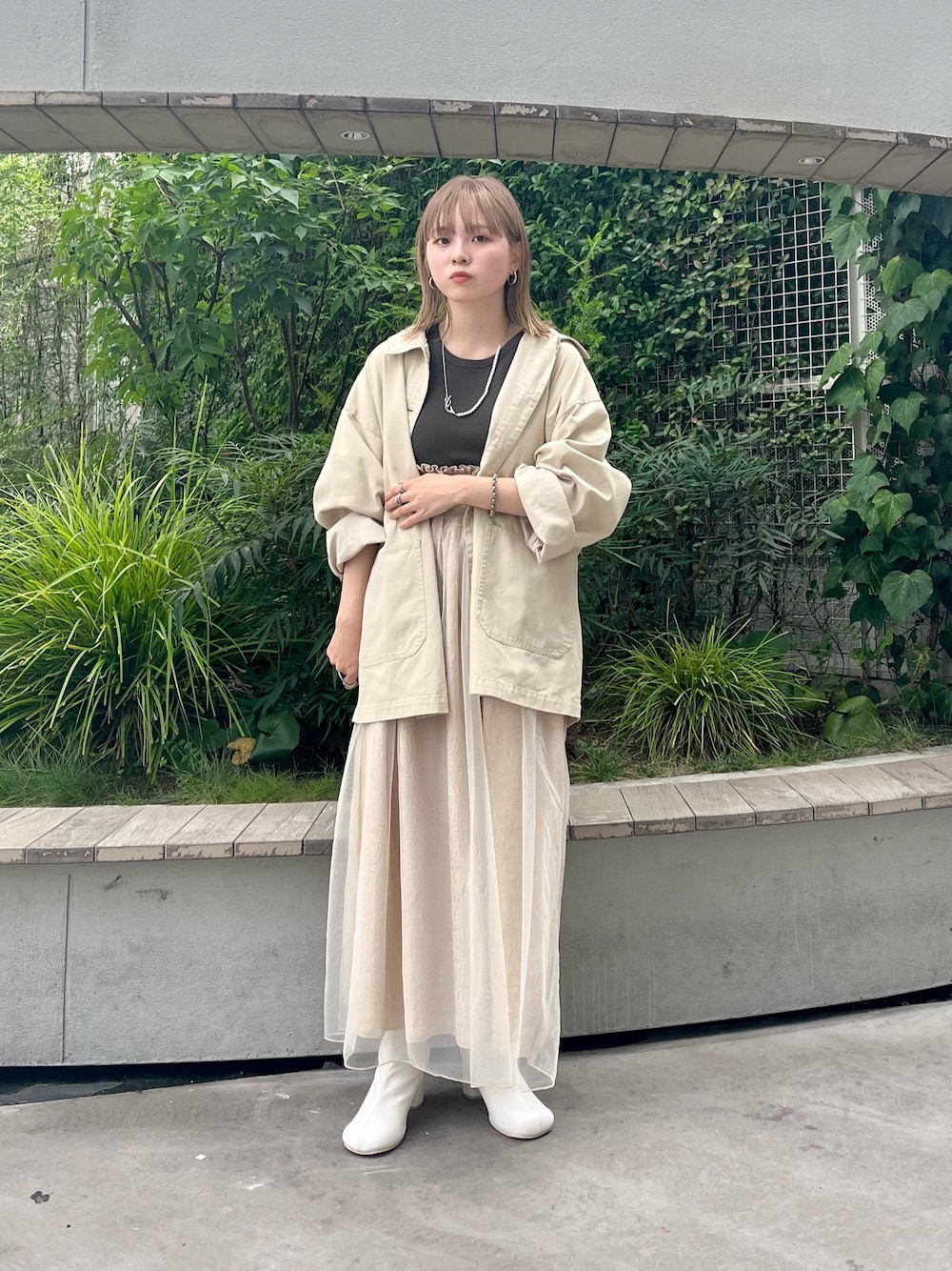 「KBF、kbf_ootd、淡色コーデ、秋服準備はじめました、ワンピース、ロングスカート、きれいめカジュアル、秋冬コーデ、低身長、低身長コーデ、カバーオール、ジャケット、ブーツ、チュール、WEARyouthコーデ」｜「KBFのWIDEシルエットカバーオール（カバーオール、ベージュ系）」を使った、serikaさん（レディース・153cm）の夏コーディネートの1枚目の写真