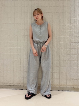 「KBF（ケイビーエフ）のスウェットオールインワン（つなぎ/オールインワン、グレー系）」を使った、serikaさん（レディース・153cm）の夏コーディネート