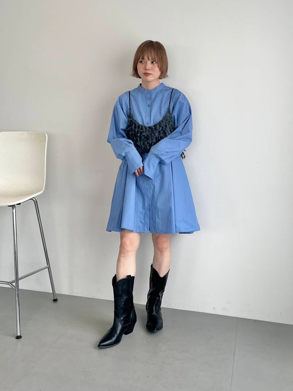 「ワンピース、大人カジュアル、秋コーデ、シンプルコーデ、シャツワンピース、KBF、低身長、newarrival、ハーフパンツ、低身長コーデ、ショートパンツ、ミニワンピース、骨格ナチュラル、ワンピースが主役のコーデ、秋服準備はじめました」｜「KBFのWIDEフレアミニシャツワンピース（ワンピース、ブルー系）」を使った、serikaさん（レディース・153cm）の夏コーディネートの1枚目の写真