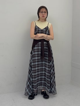 「KBF（ケイビーエフ）のチェックプリーツキャミワンピース（ワンピース、ブラウン系）」を使った、serikaさん（レディース・153cm）の春コーディネート