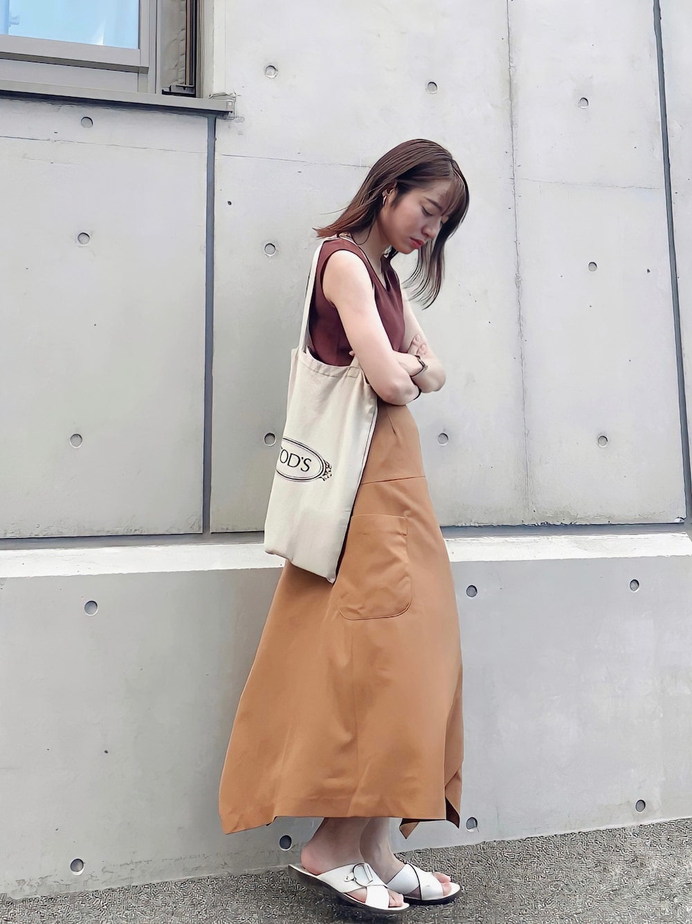 「大人カジュアル、ゆるコーデ、サンダル」｜「CORSO ROMA，9の【CORSO ROMA 9】バックルクロスサンダル（サンダル、ホワイト系）」を使った、ayakaさん（レディース・160cm）の夏コーディネートの1枚目の写真
