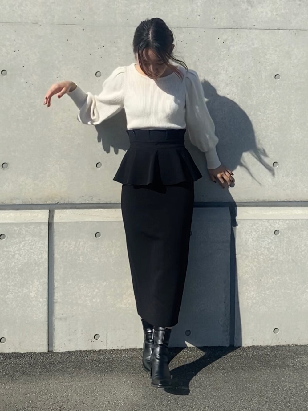 「シンプルコーデ、お出かけコーデ、ootd、今日のコーデ、綺麗目コーデ、秋のコーデ、タイトシルエット」｜「RIM.ARKのアイテム（スカート、ブラック系）」を使った、ayakaさん（レディース・160cm）の秋コーディネートの1枚目の写真