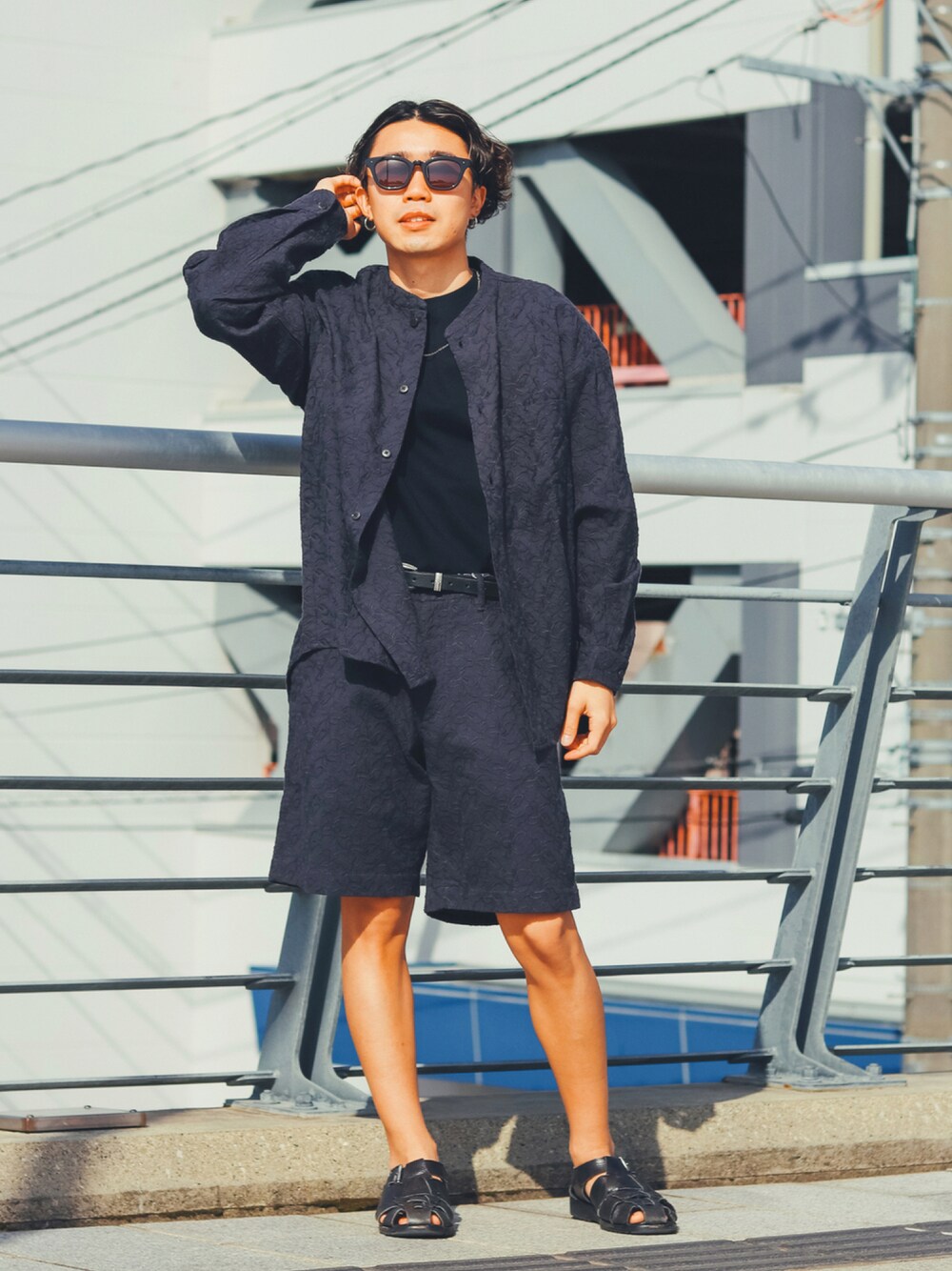 「大人カジュアル、お洒落さんとつながりたい、大人コーデ、ootd、ユニクロ、ブラックコーデ、相互フォロー、柄シャツ」｜「ハラダマニアのアイテム（サングラス、ブラック系）」を使った、asei  ikarashiさん（メンズ・162cm）の夏コーディネートの1枚目の写真