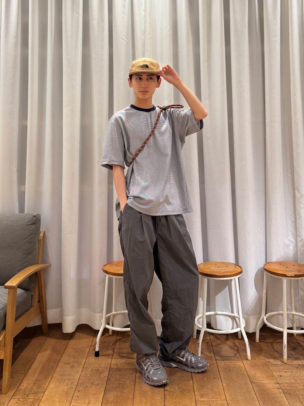「カジュアル、urbanresearchdoors、Patagonia、NANGA、NIKE、アーバンリサーチドアーズ、newarrival、doors、EKAL、tinygardenfestival、最旬スニーカーコーデ、初夏のお出掛けコーデ、tgf、暮らしを楽しむ」｜「EKALの『UR TECH』『撥水/UVカット』ナイロンタッサートラウザー（その他パンツ、グレー系）」を使った、Imuさん（メンズ・177cm）の春コーディネートの1枚目の写真