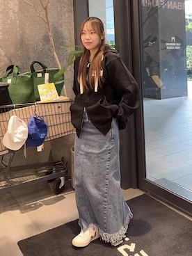 「アイテム（デニムスカート）」を使った、satsukiさん（レディース・157cm）の秋コーディネート