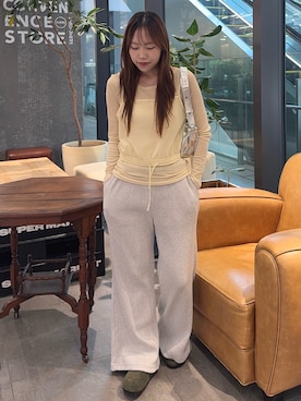 「アイテム（サンダル、グリーン系）」を使った、satsukiさん（レディース・157cm）の秋コーディネート