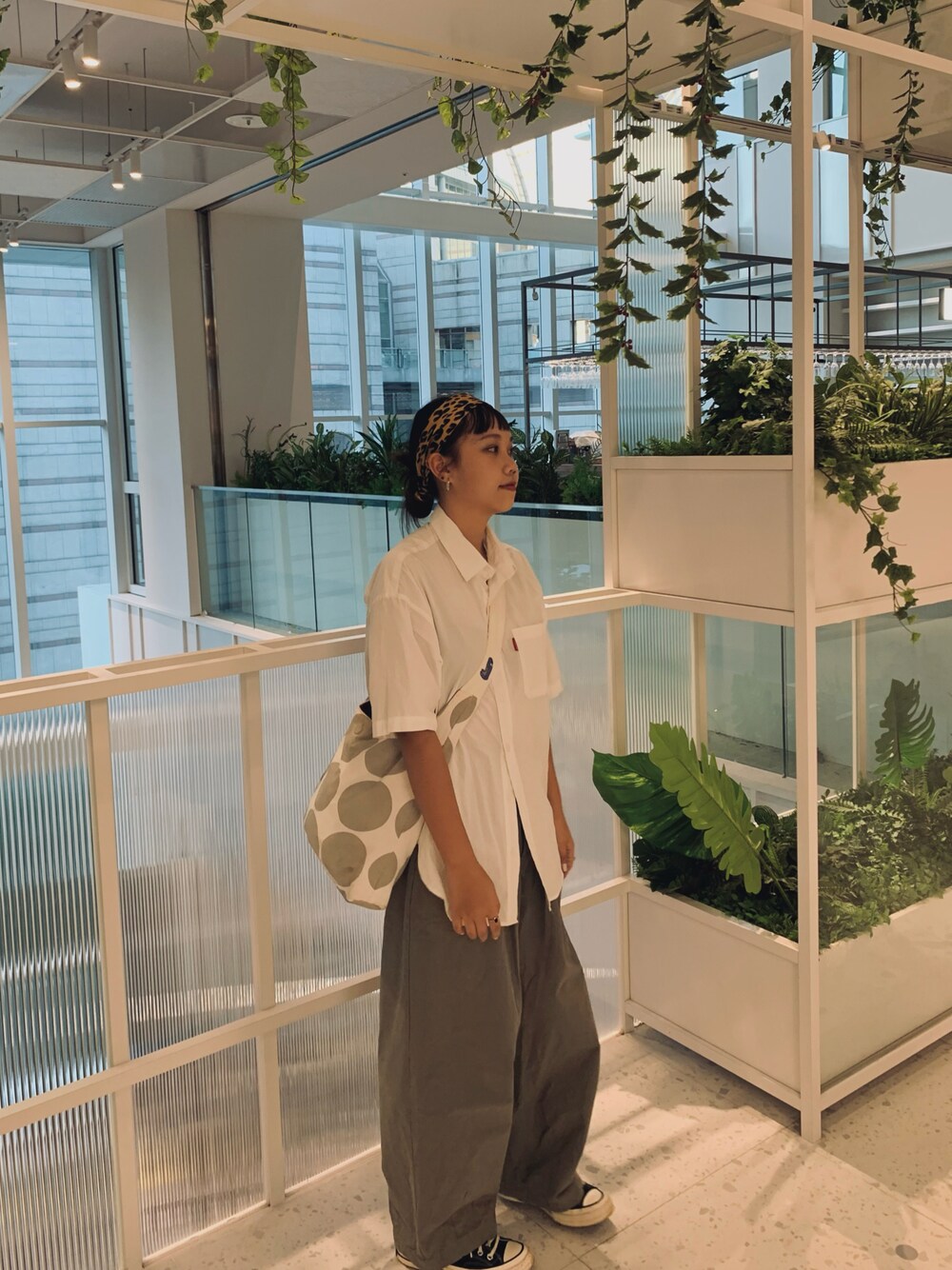 「ATTENTIONのアイテム（パンツ、グリーン系）」を使った、hyxox さん（レディース・163cm）の夏コーディネートの1枚目の写真